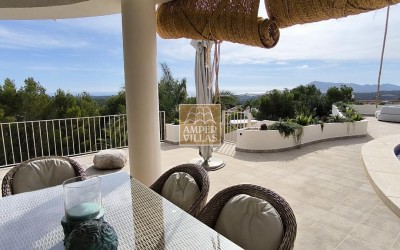 Фантастическая вилла с панорамным видом на море..